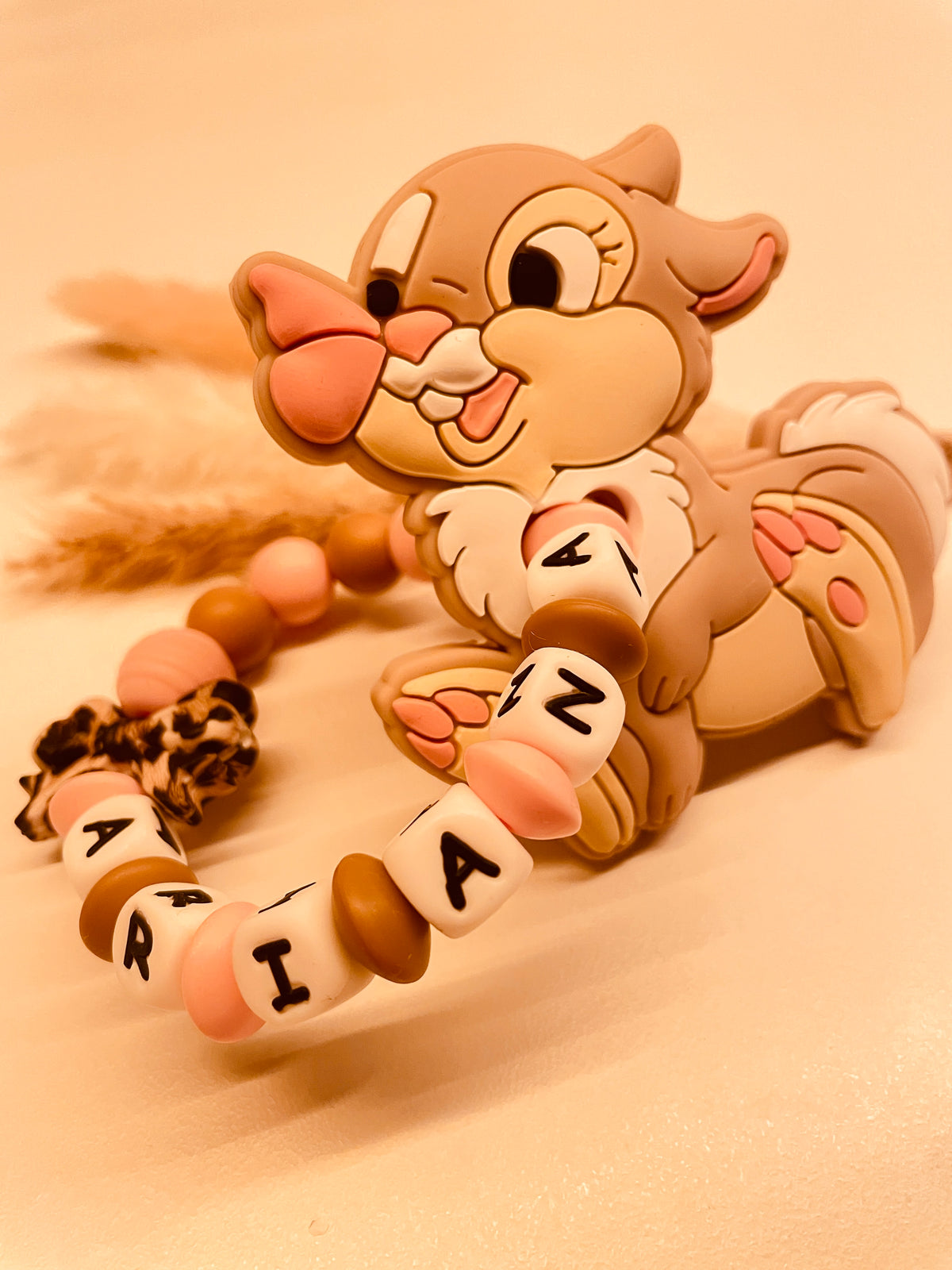 Schnullerkette Kinderwagenkette Greifring Hase Leo rosa/braun