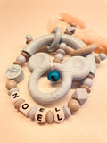 Greifring personalisiert mit Namen für Jungen in blau und grau, kleiner Prinz Perle, Geschenk Baby, Geburt