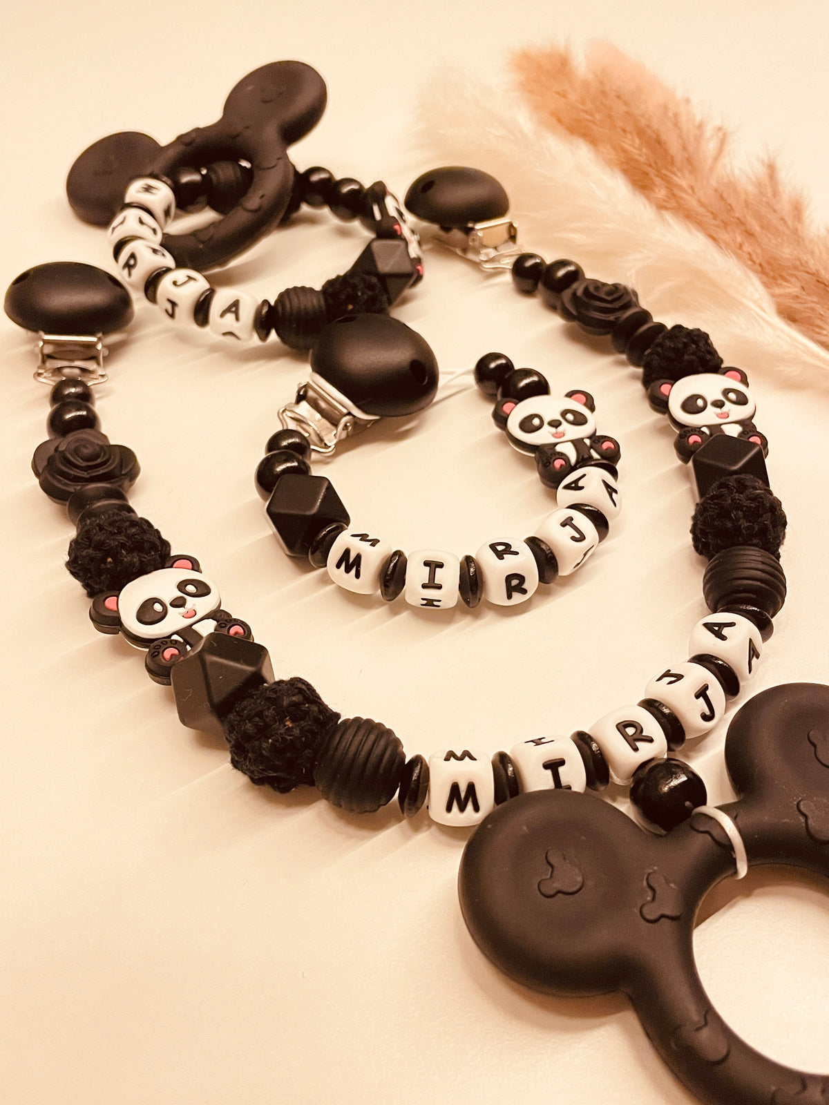 Schnullerkette, Kinderwagenkette, Greifring Panda schwarz