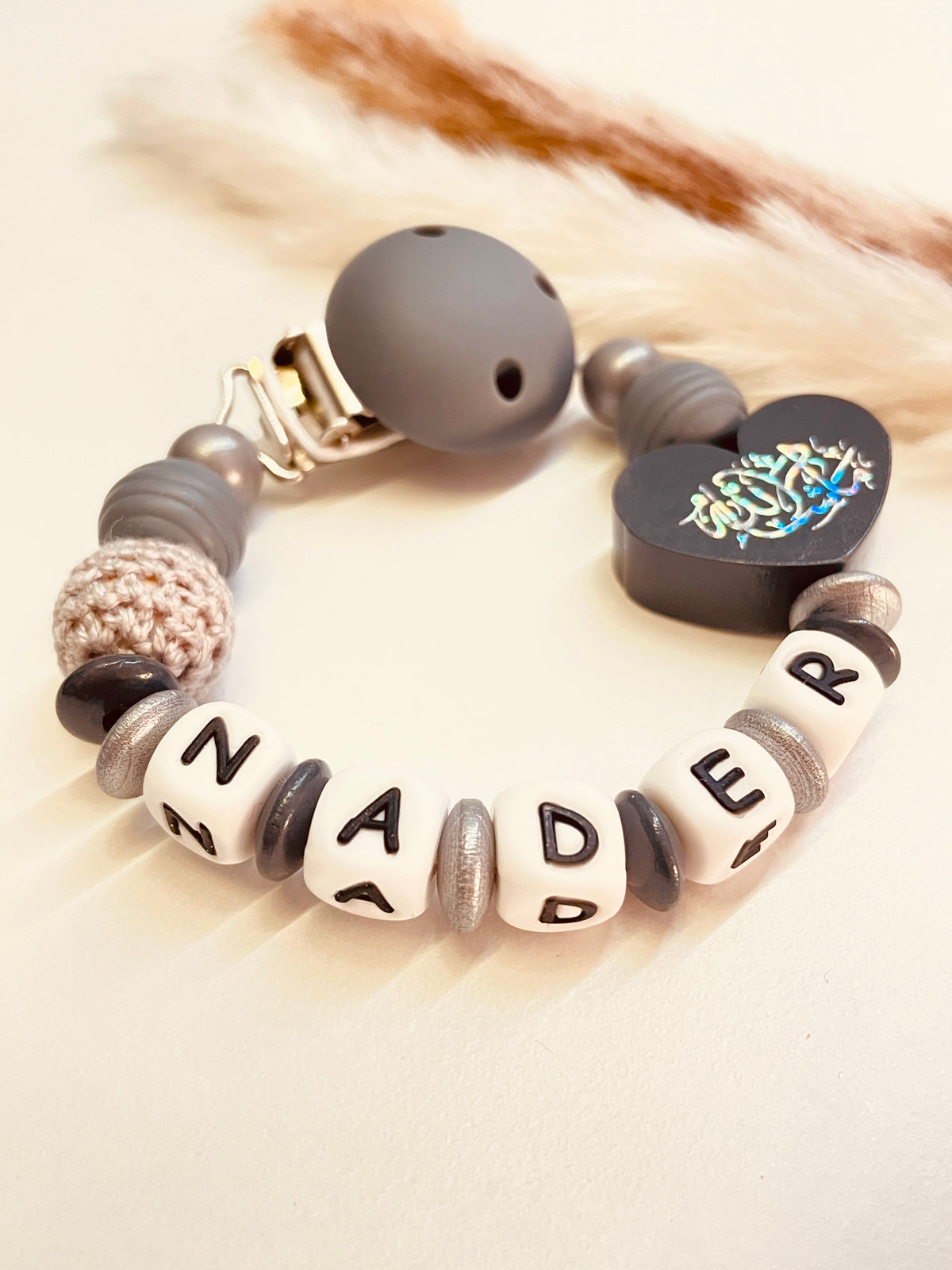 Schnullerkette Maus Mashallah Herz in grau, personalisiert mit Namen