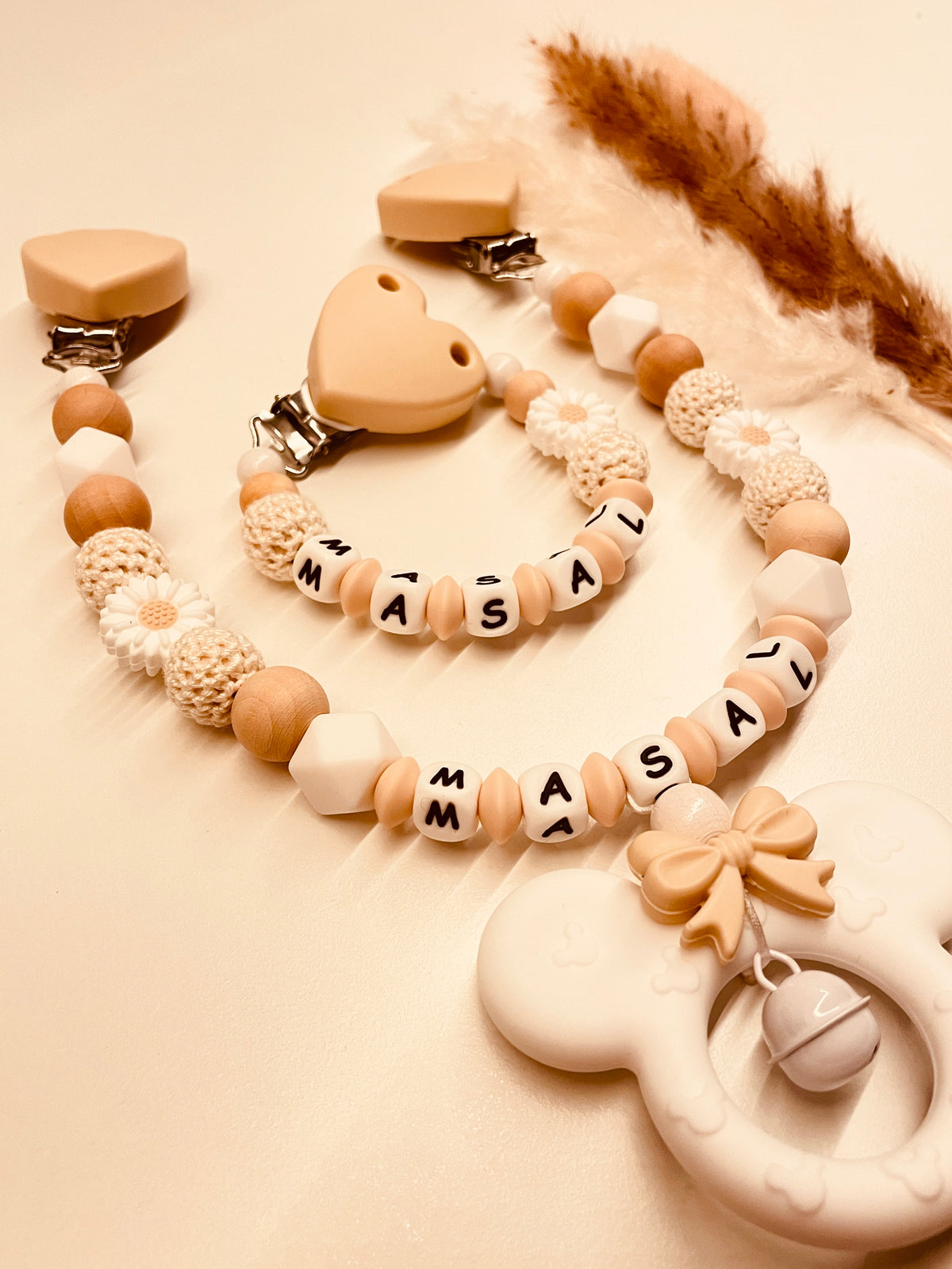 Schnullerkette, Kinderwagenkette personalisiert beige weiß Blume Maus