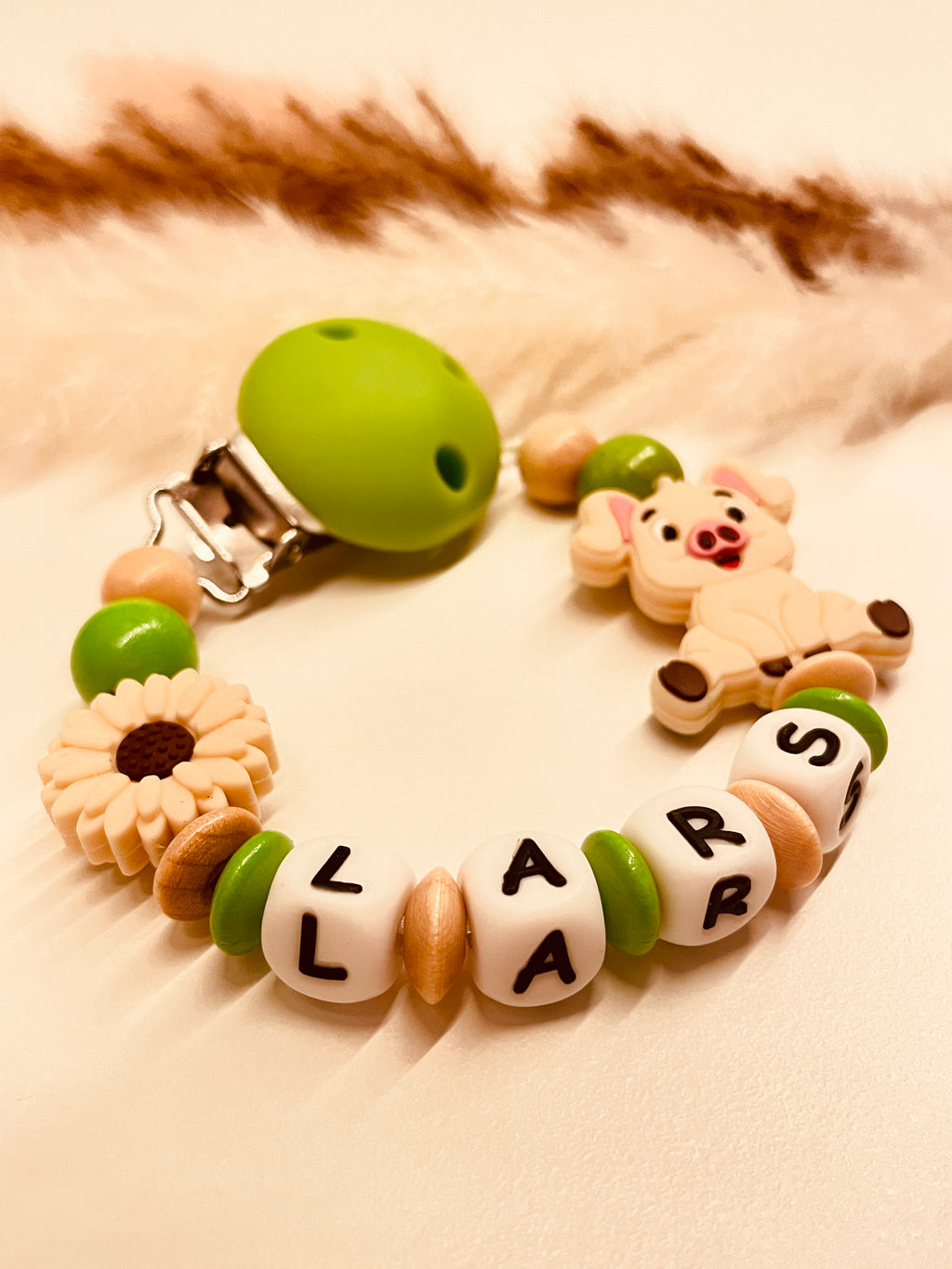 Schnullerkette Schwein Blume grün beige personalisiert mit Namen Geschenk für das Baby Geburt
