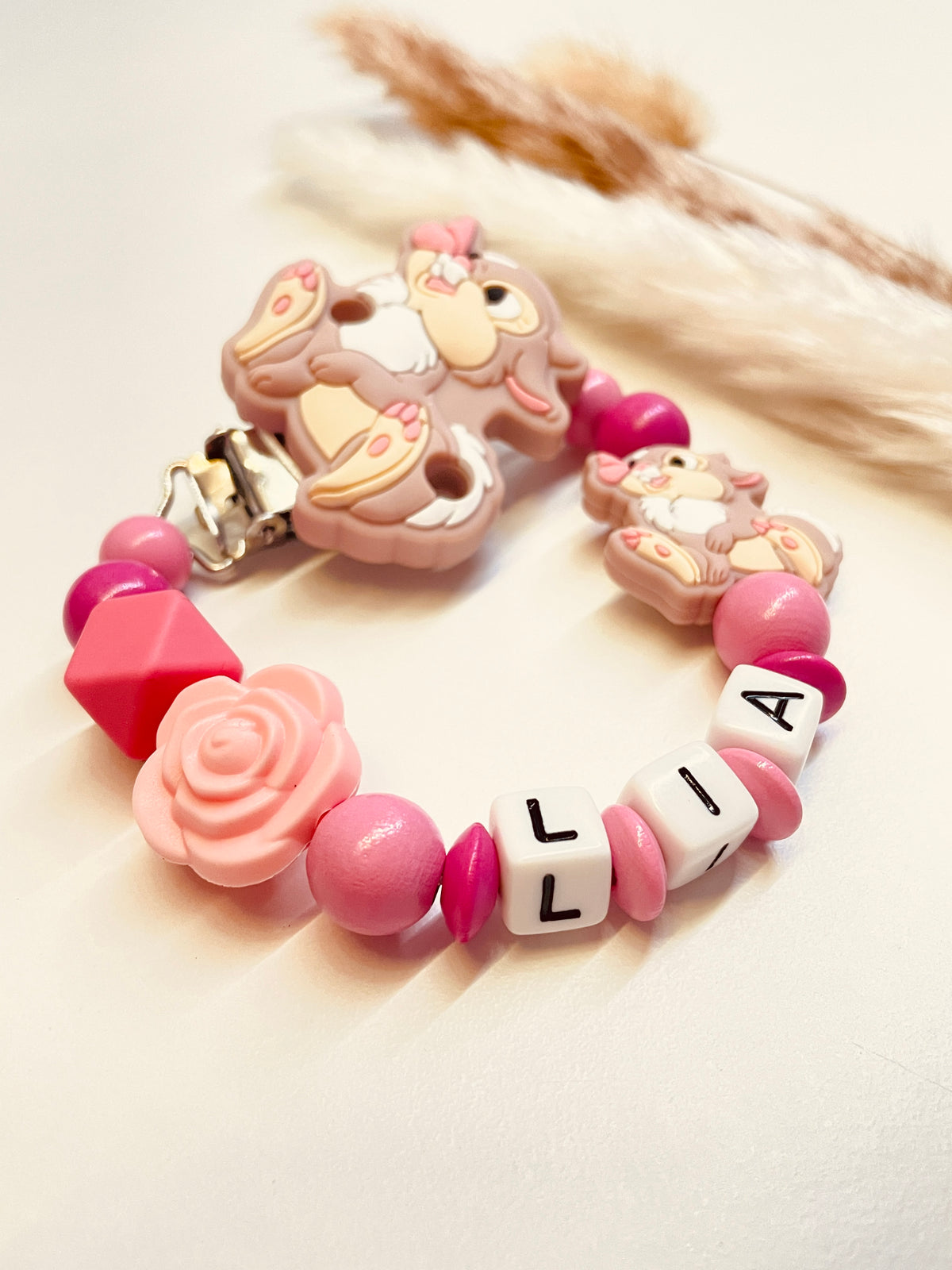 Schnullerkette Hase mit Rose pink rosa personalisiert handgefertigt Babygeschenk Mädchen