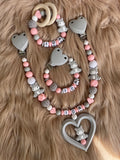 Schnullerkette Nilpferd rosa grau Set mit Kinderwagenkette Greifring personalisiert handgefertigt
