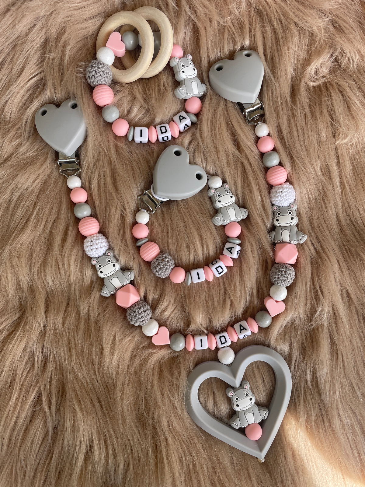 Schnullerkette Nilpferd rosa grau Set mit Kinderwagenkette Greifring personalisiert handgefertigt

