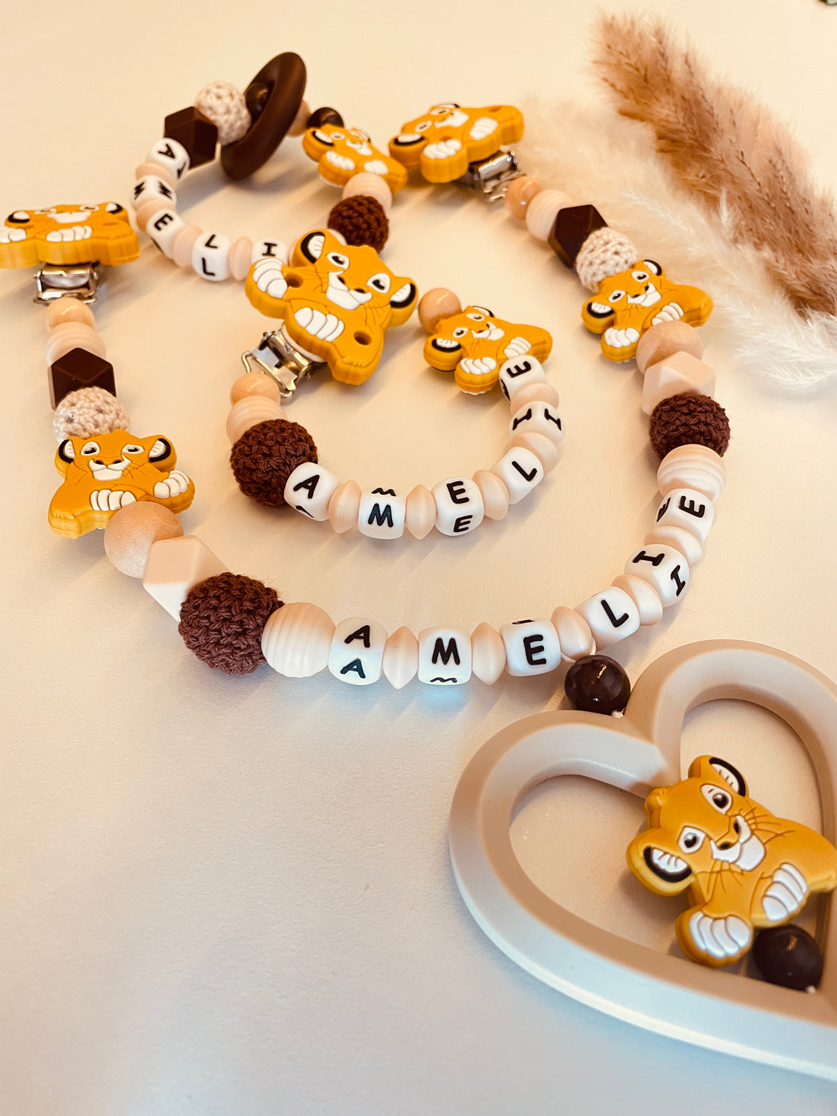 Schnullerkette, Kinderwagenkette, Greifring  personalisiert Löwe beige braun