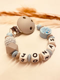 Schnullerkette Maus kleiner Bruder blau grau, personalisiert mit Namen