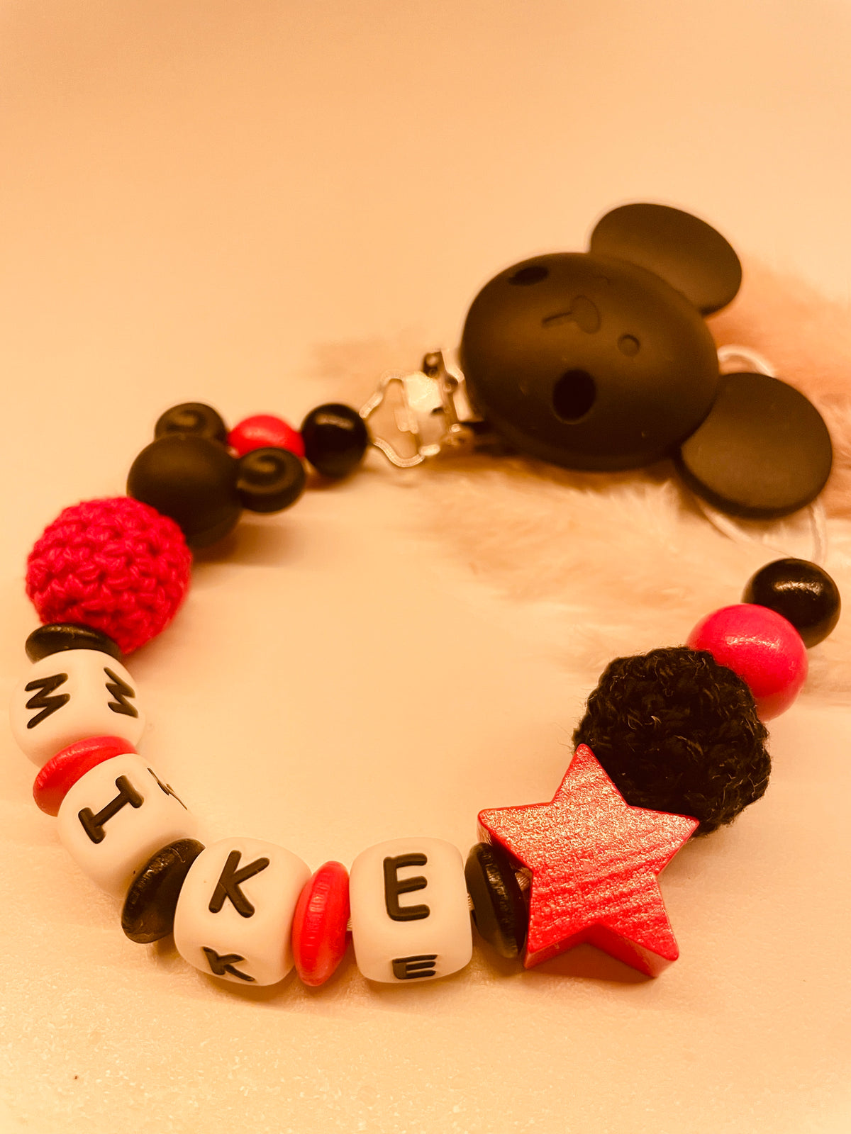 Schnullerkette mit Namen personalisiert Maus mit Stern schwarz rot 