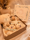 Geschenkbox Baby personalisiert mit Schmusetuch Schnuffeltuch Schnullerkette Schlüsselanhänger und Söckchen Geburt Geschenk