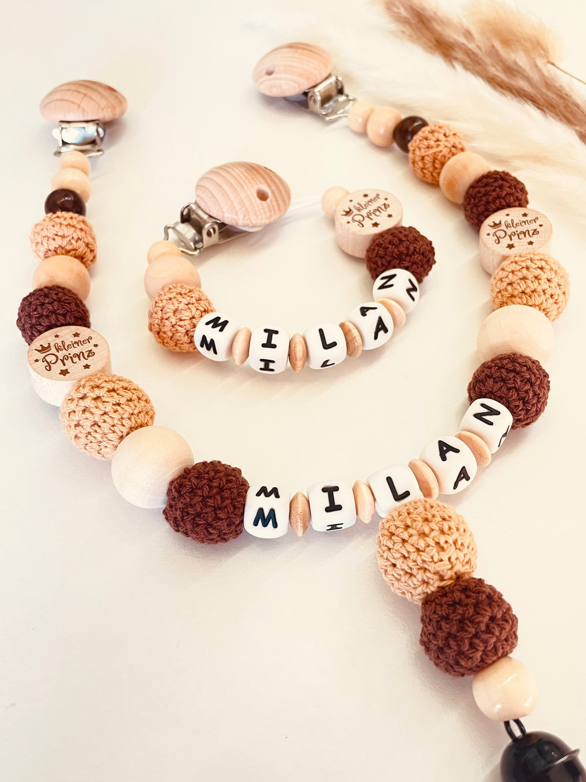Schnullerkette und Kinderwagenkette kleiner Prinz in braun-natur, personalisiert mit Namen