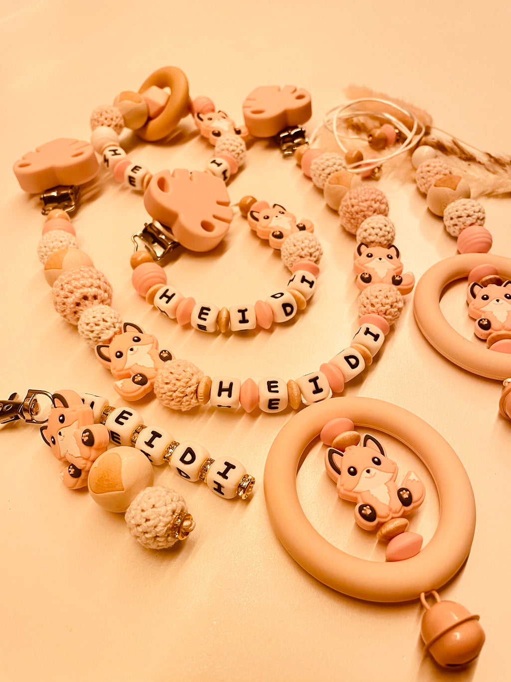Schnullerkette Kinderwagenkette Greifring Babyschalenanhänger Schlüsselanhänger Fuchs rosa beige