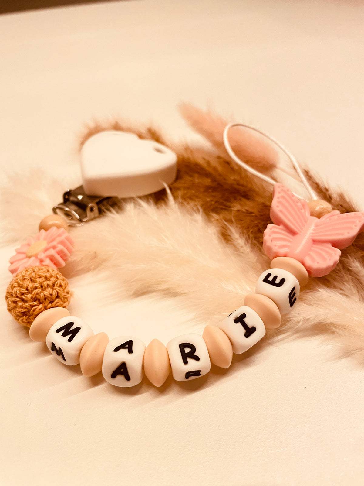 Schnullerkette personalisiert Schmetterling beige weiß rosa