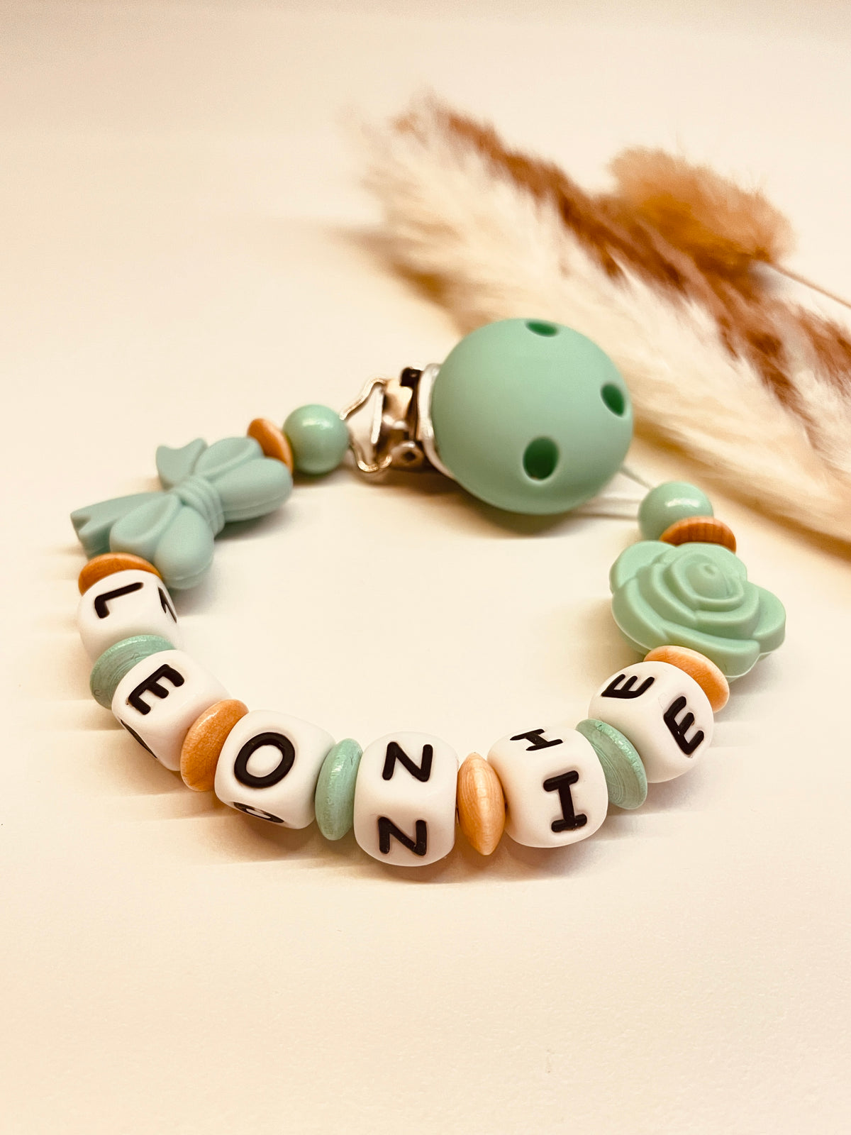 Schnullerkette Rose mit Schleife mint beige personalisiert handgefertigt Babygeschenk