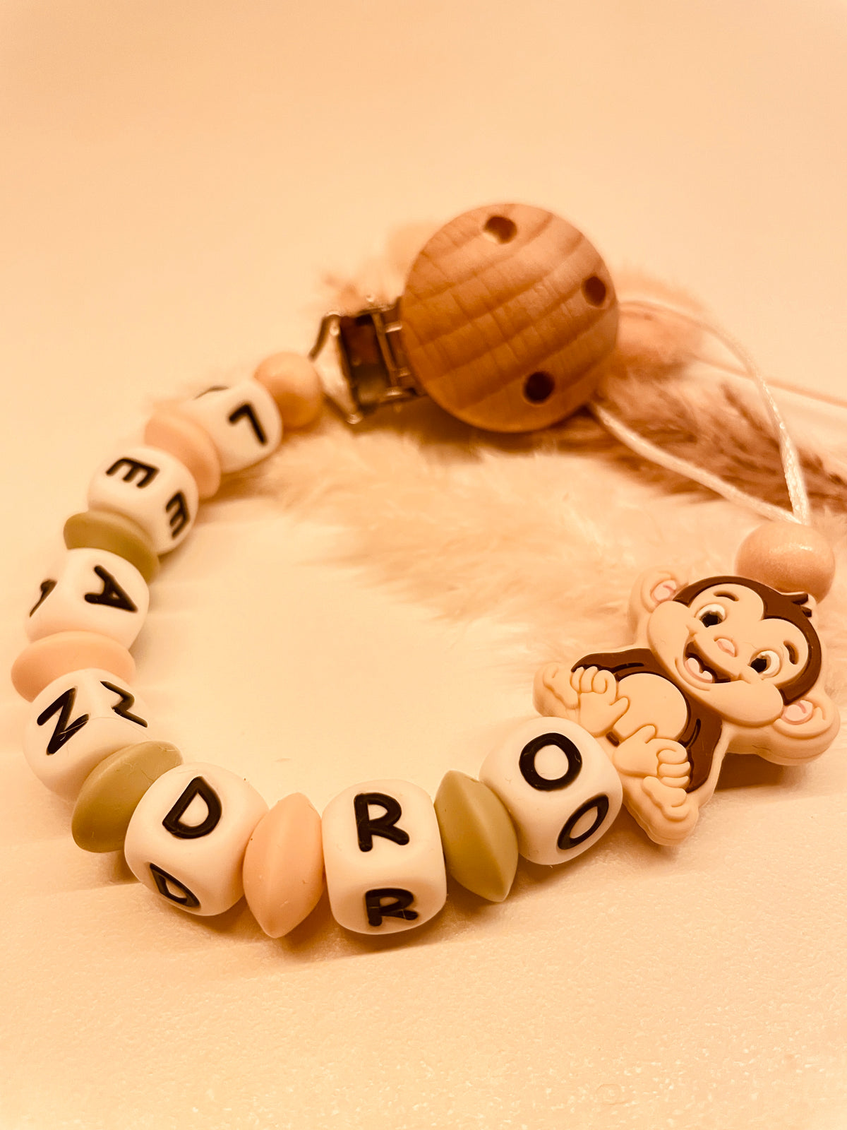 Schnullerkette mit Namen personalisiert Affe lint beige