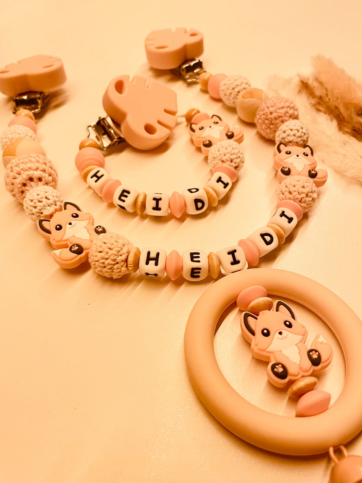 Schnullerkette Kinderwagenkette Greifring Babyschalenanhänger Schlüsselanhänger Fuchs rosa beige