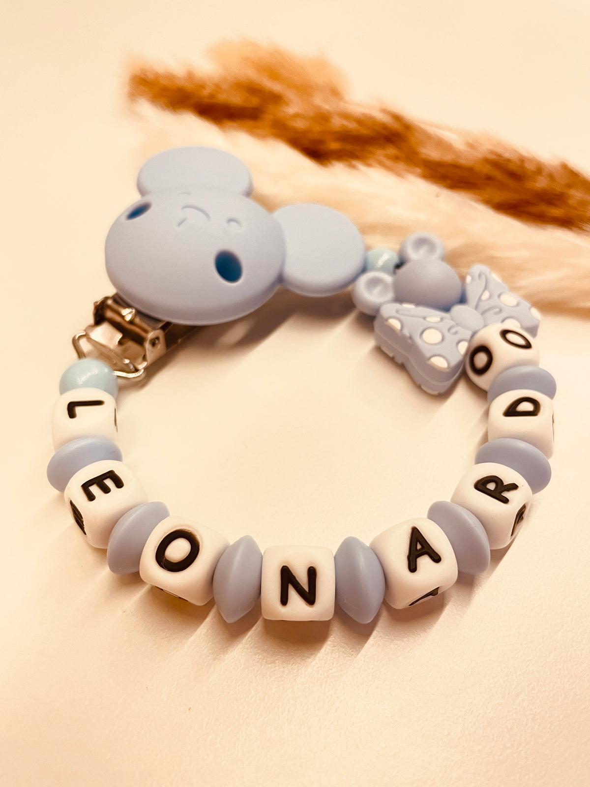 Schnullerkette Maus mit Schleife blau, personalisiert mit Namen