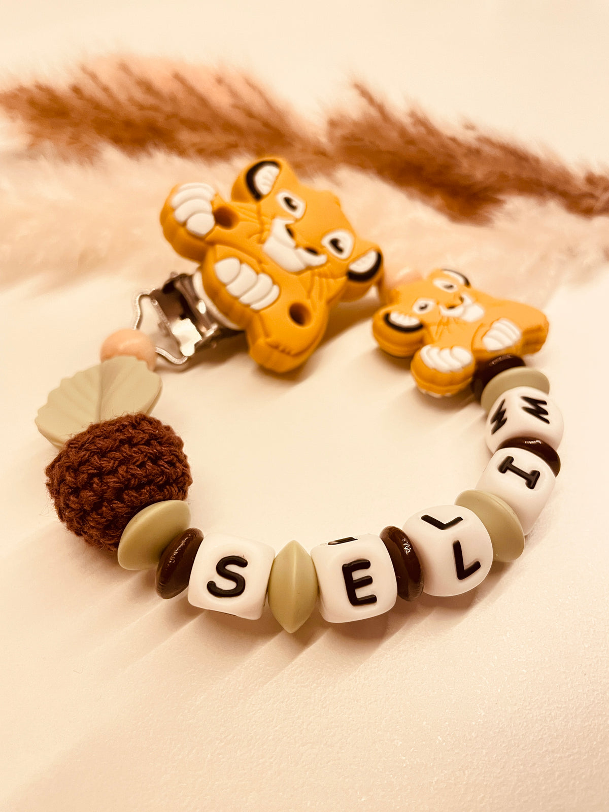 Schnullerkette Löwe grün braun personalisiert Geschenk Baby Geburt