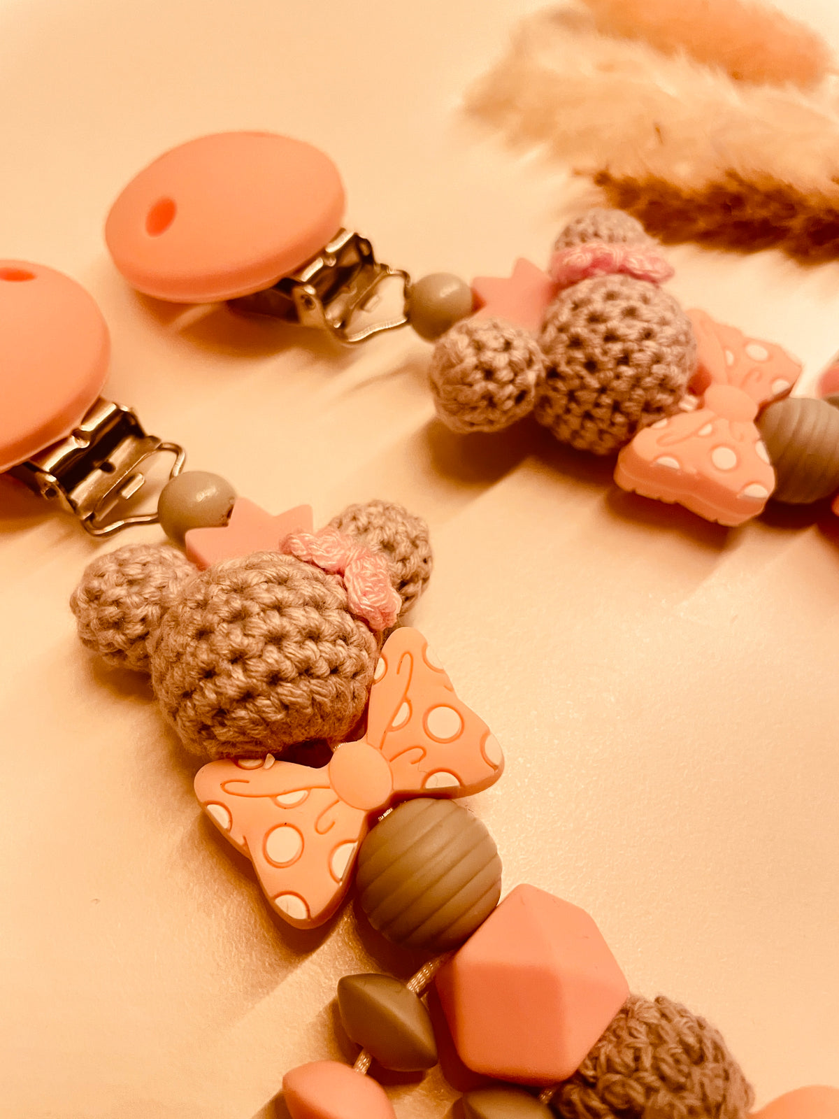 Schnullerkette Kinderwagenkette Greifring Maus grau/rosa