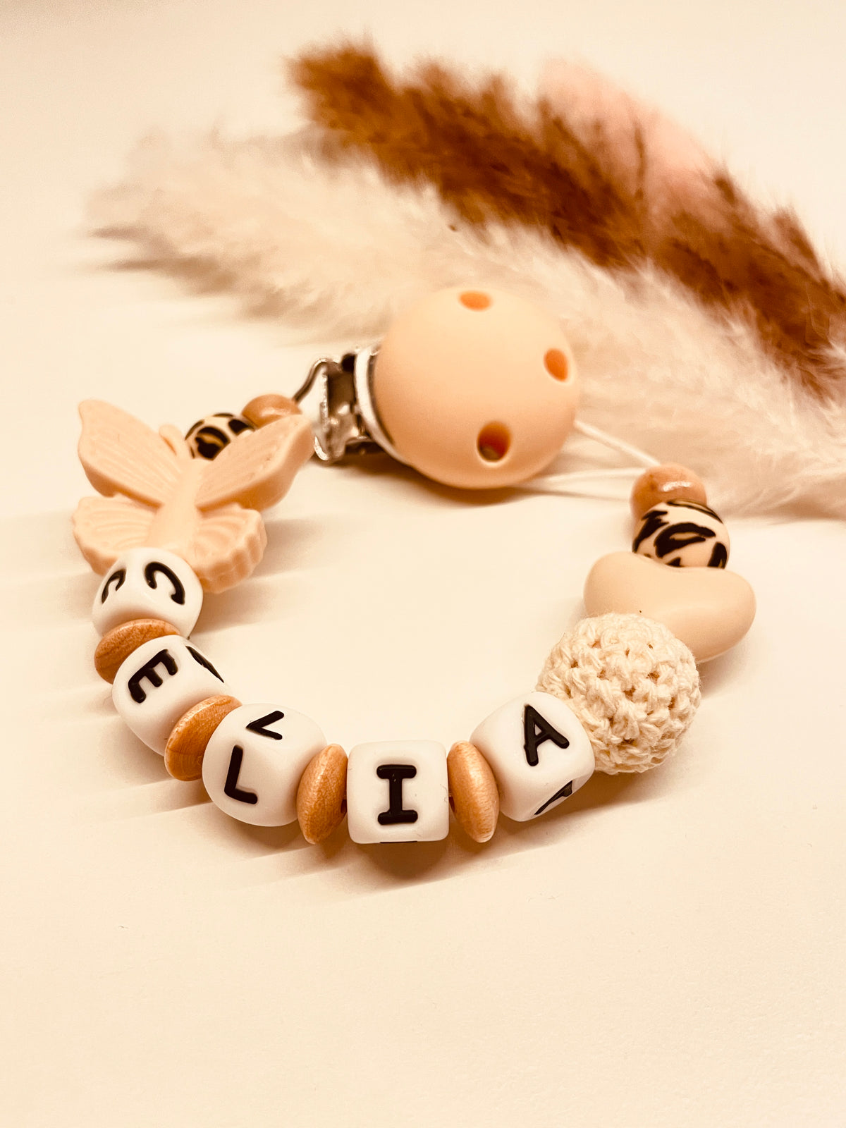 Schnullerkette Schmetterling Herz beige natur leo