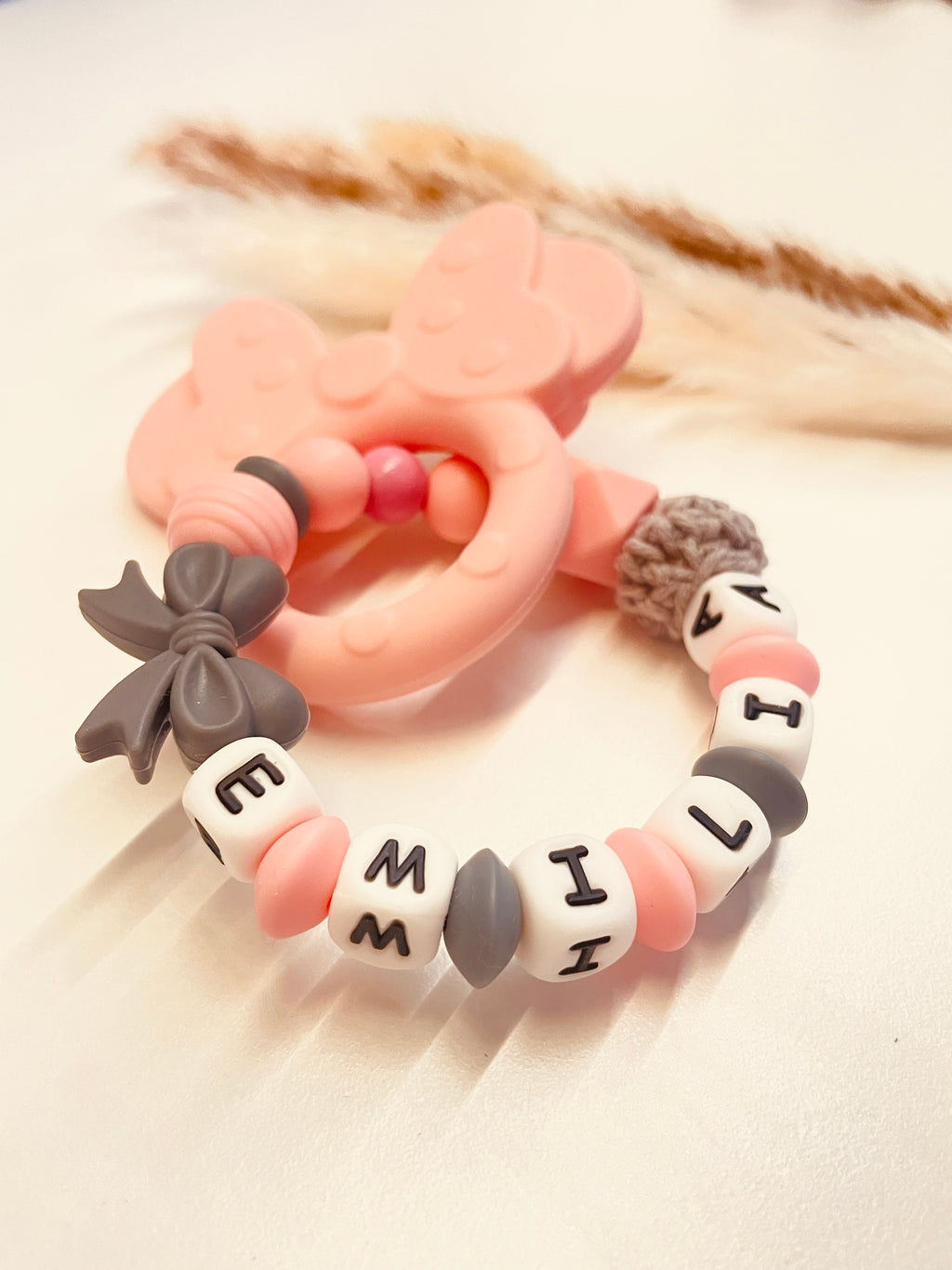 Schnullerkette, Kinderwagenkette, Greifring Maus Figur grau rosa