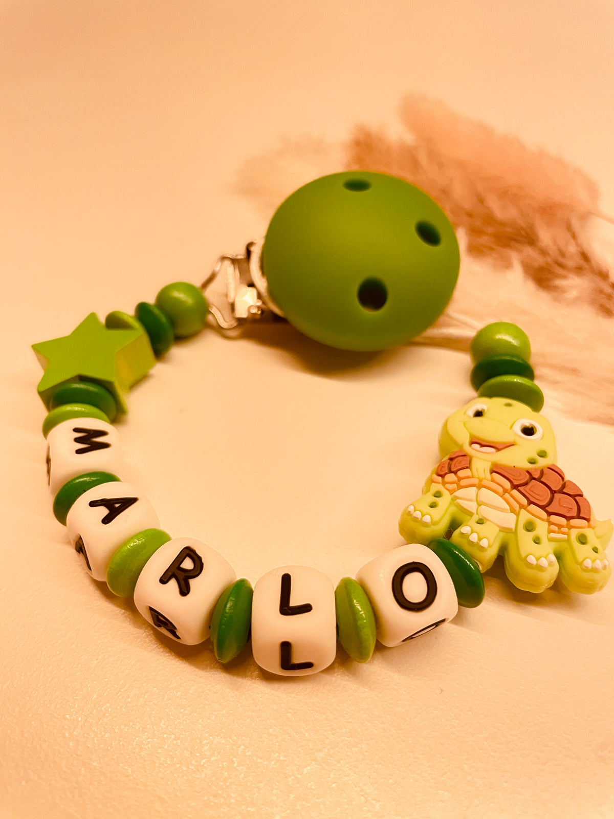 Schnullerkette mit Namen personalisiert Schildkröte mit Stern grün