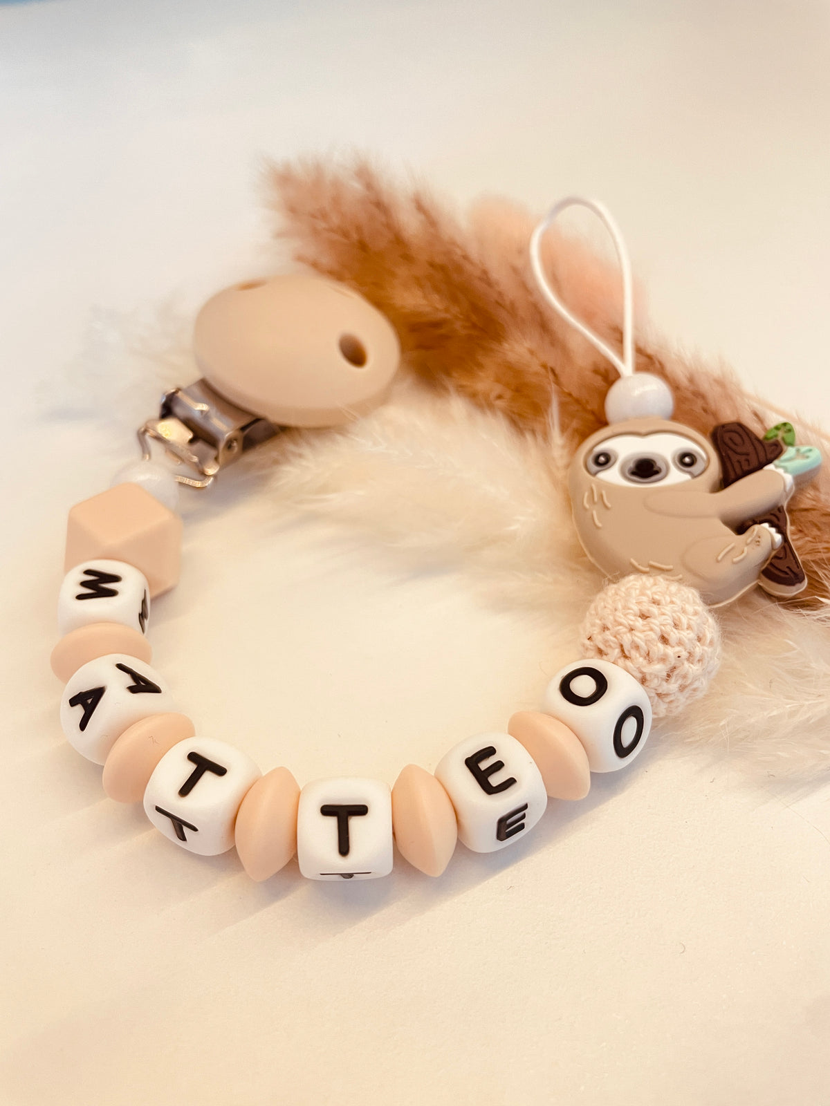 Schnullerkette personalisiert Faultier beige
