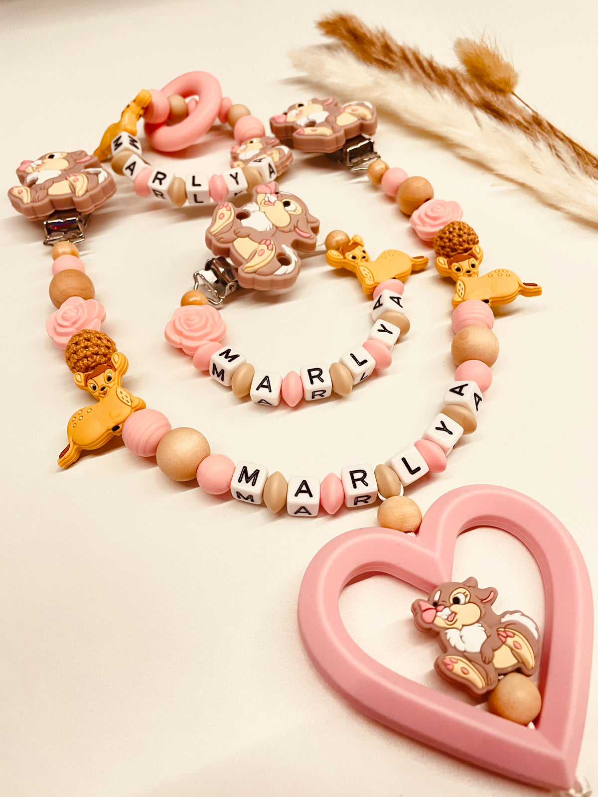 Schnullerkette, Kinderwagenkette und Greifring Hase Reh beige rosa, personalisiert