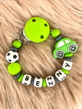 Schnullerkette Auto Fußball grün, personalisiert mit Namen