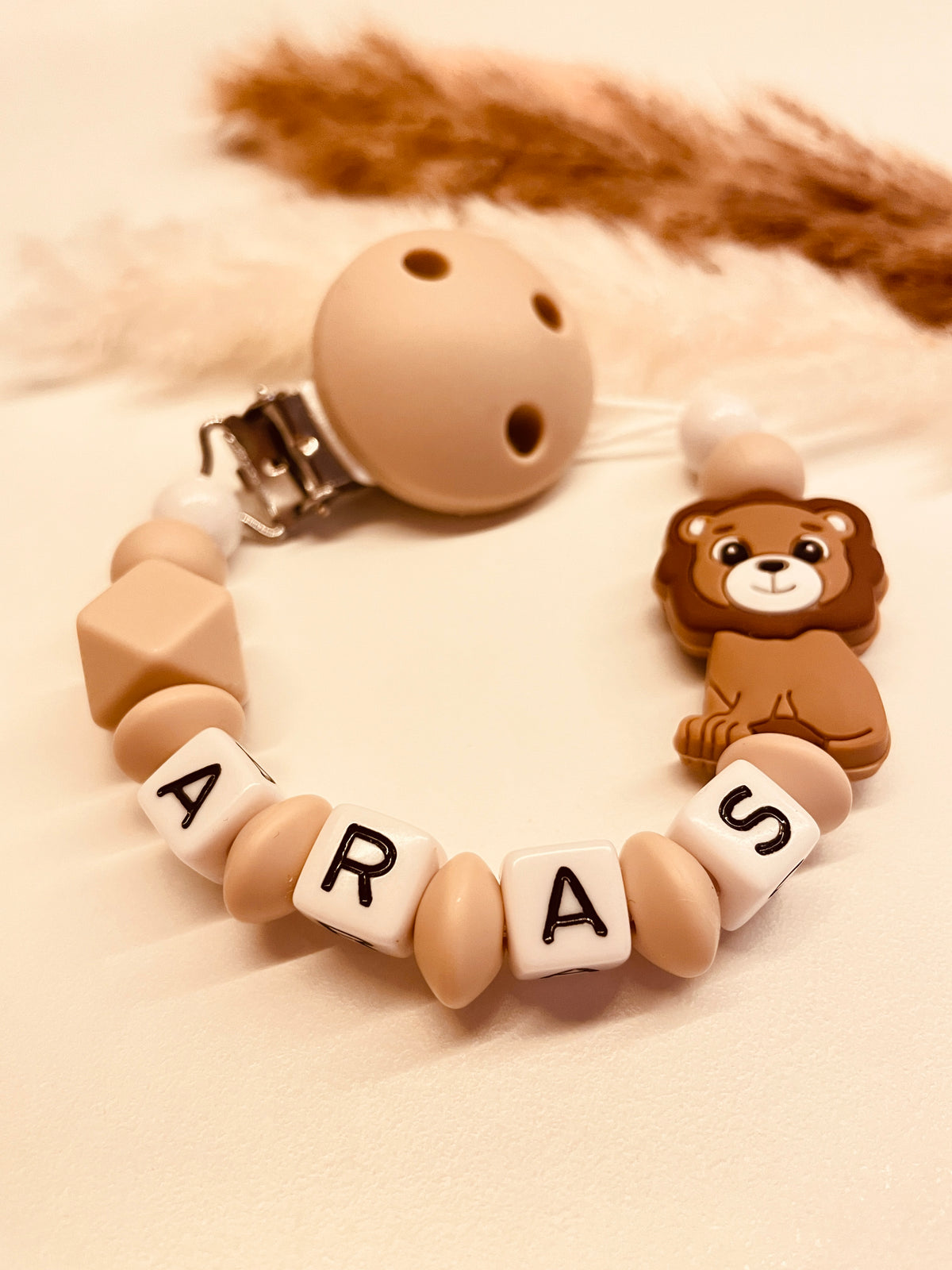 Schnullerkette Löwe beige Baby Geschenk Geburt
