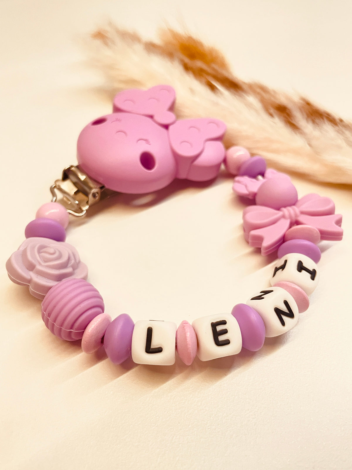 Schnullerkette Maus mit Schleife und Rose lila personalisiert handgefertigt Babygeschenk