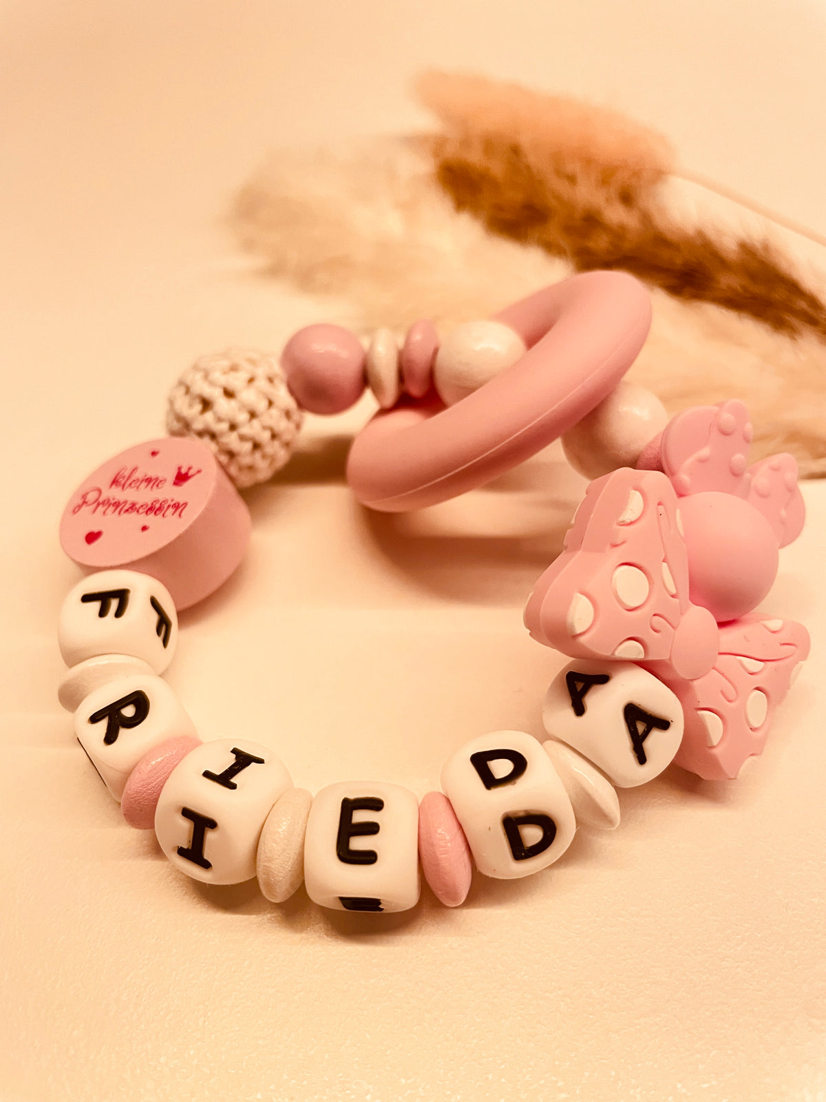 Schnullerkette, Kinderwagenkette und Greifring Maus mit Schleife kleine Prinzessin in rosa-weiß, personalisiert