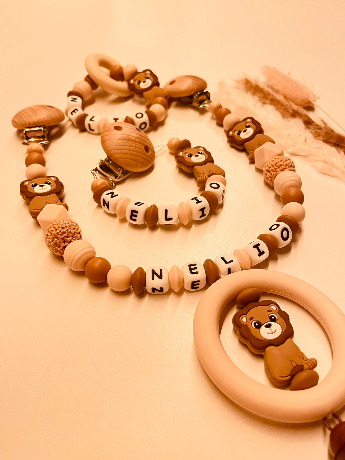 Schnullerkette Kinderwagenkette Greifring Löwe braun/beige