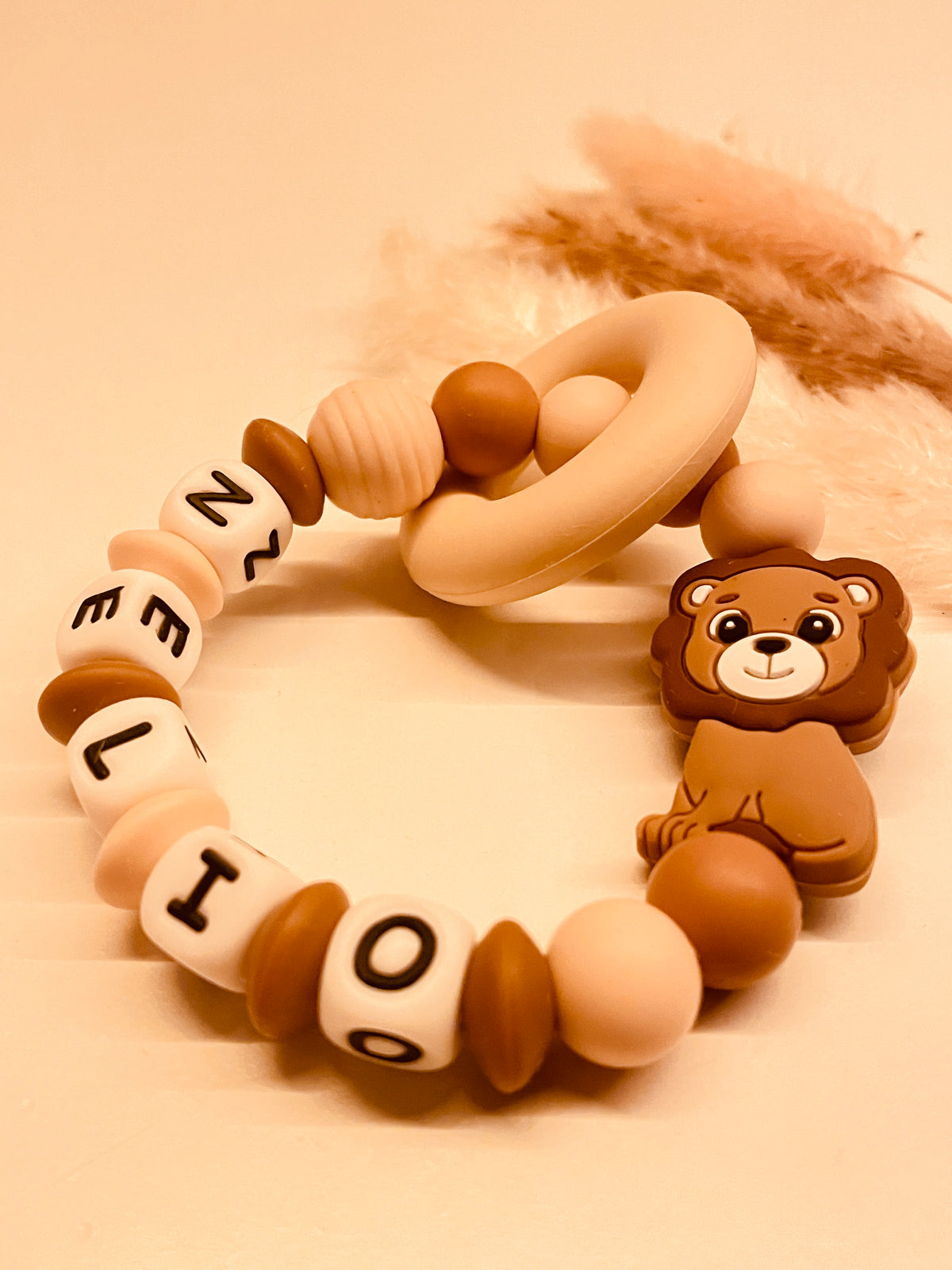 Schnullerkette Kinderwagenkette Greifring Löwe braun/beige
