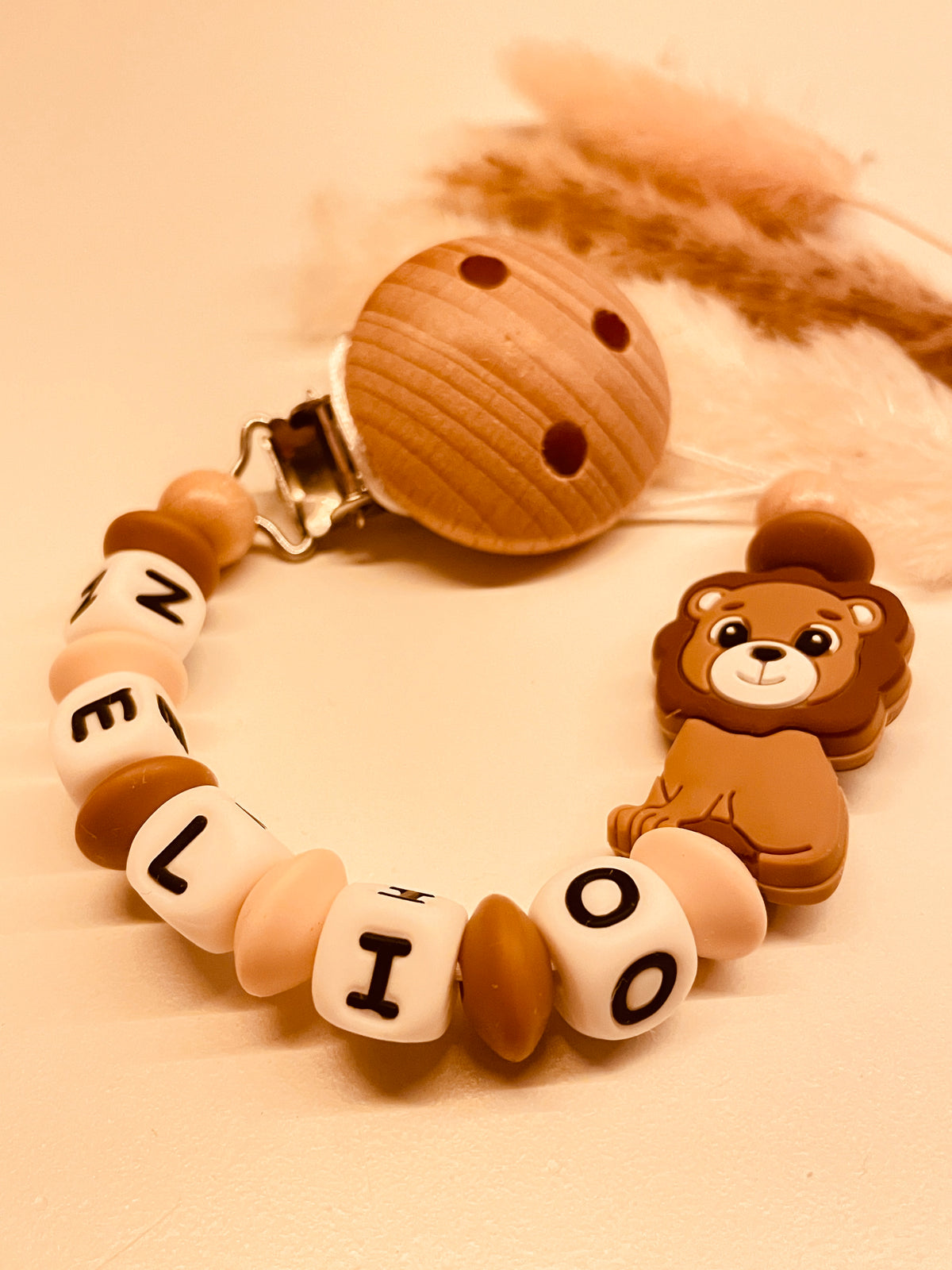 Schnullerkette mit Namen personalisiert Löwe braun beige für Baby Geschenk Geburt 