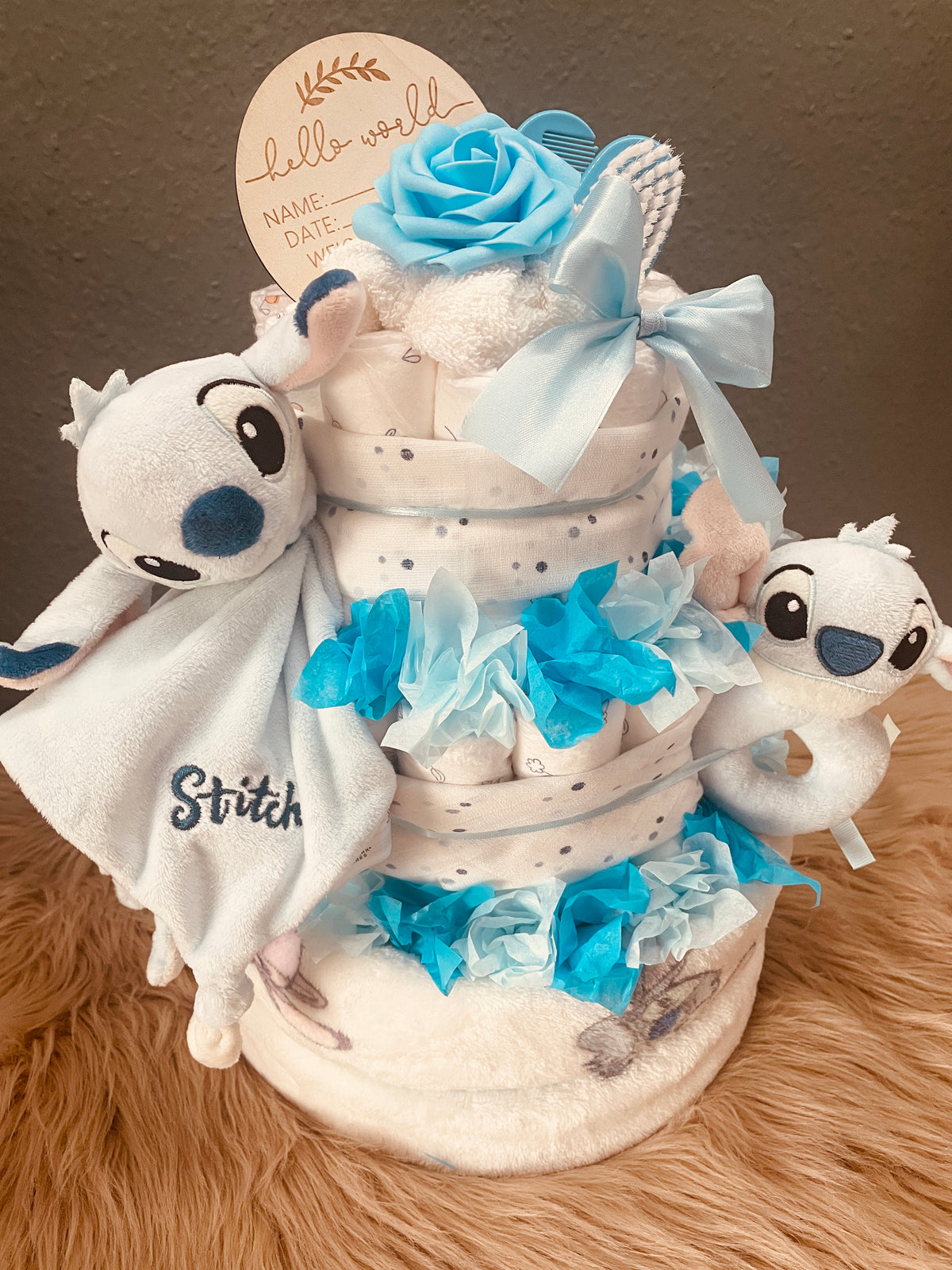 Windeltorte Monster blau mit Schnuffeltuch Stoffrassel personalisiert Babygeschenk Junge handgefertigt
