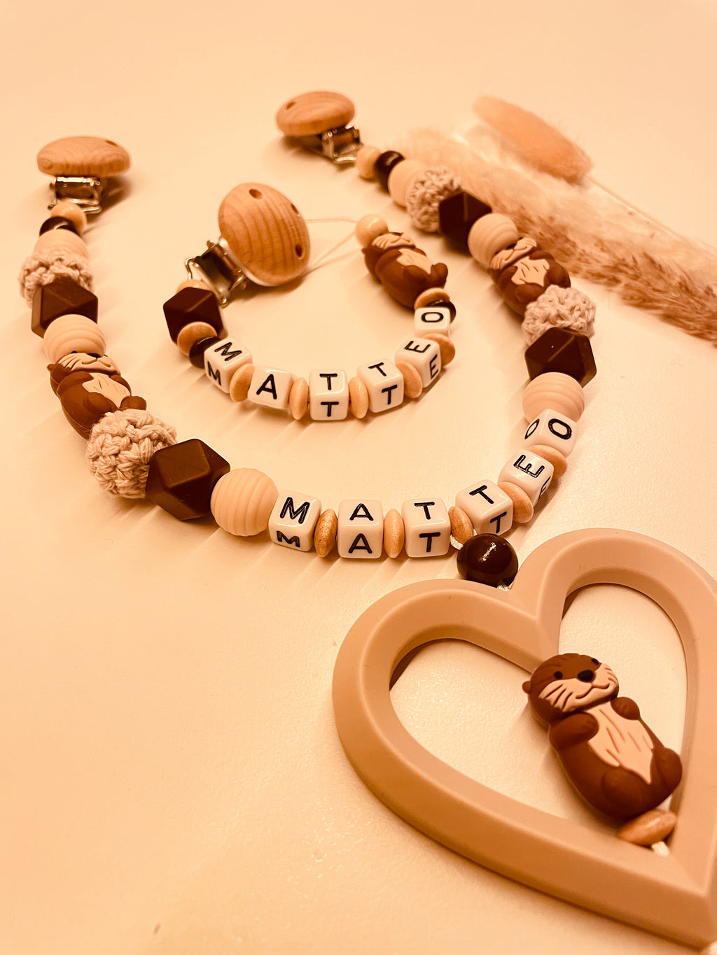 Schnullerkette, Kinderwagenkette personalisiert Otter beige braun Geschenk Geburt Baby