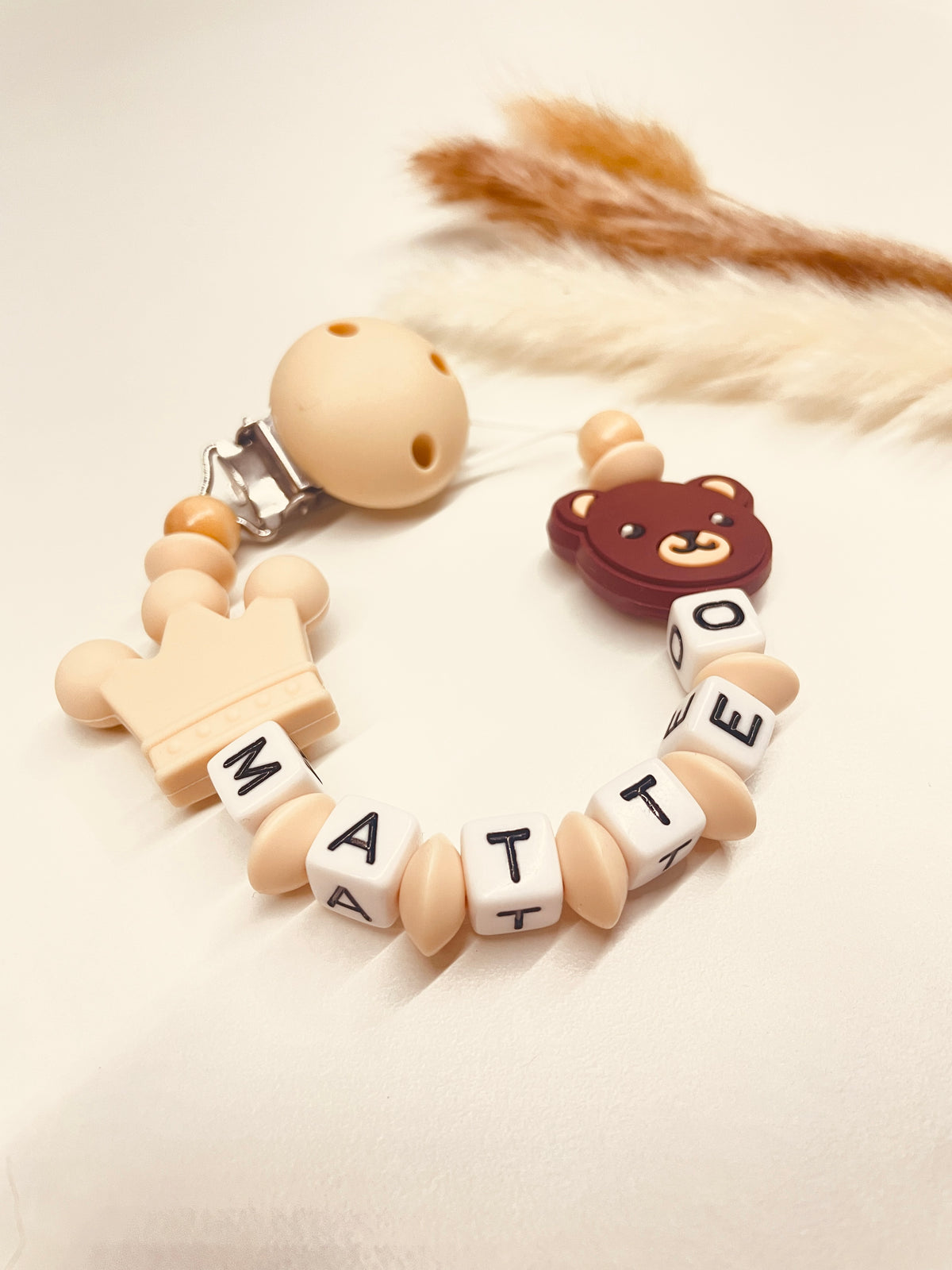 Schnullerkette Bär mit Krone beige personalisiert handgefertigt Babygeschenk