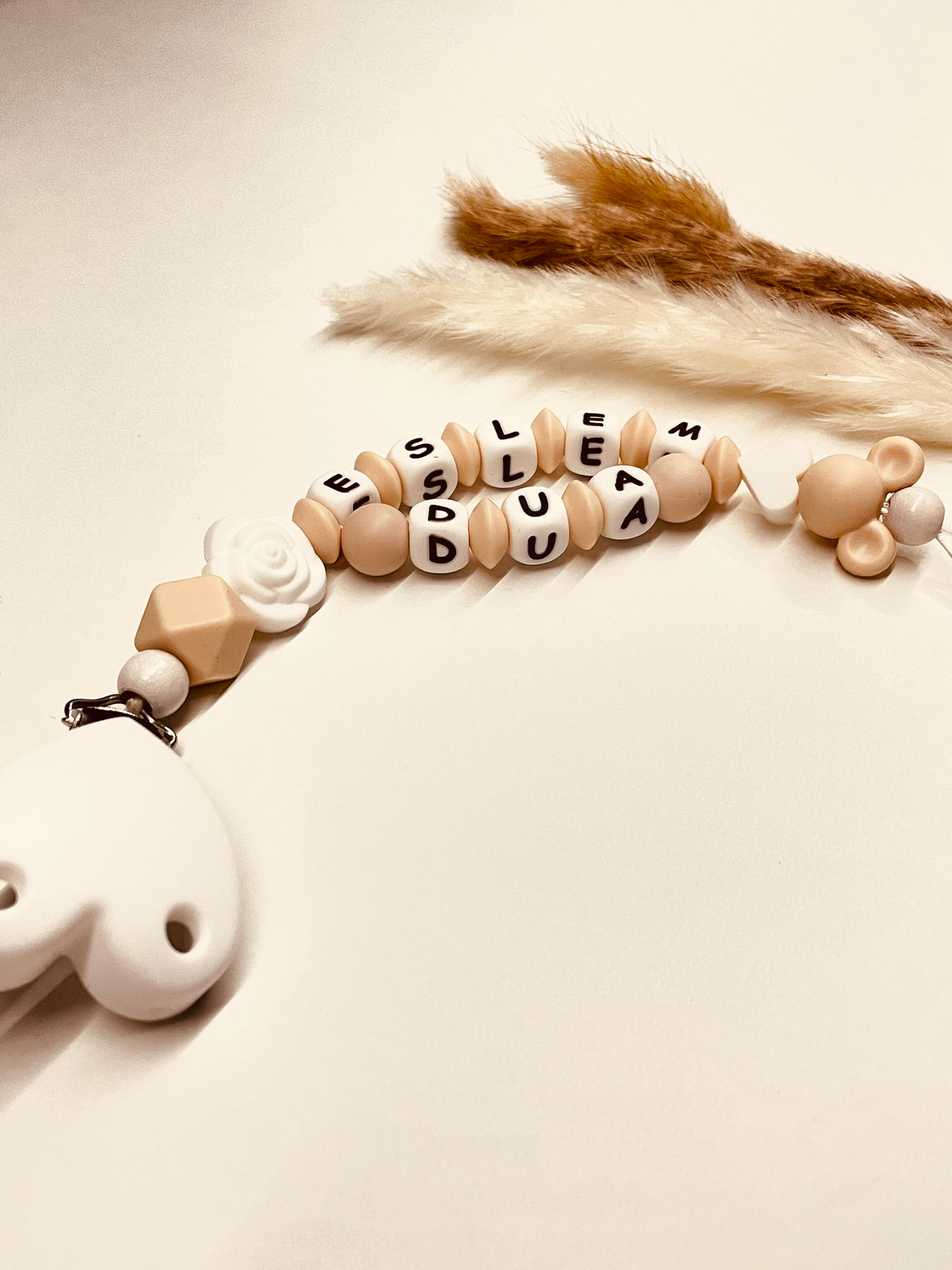Schnullerkette Maus mit Rose beige personalisiert handgefertigt Babygeschenk