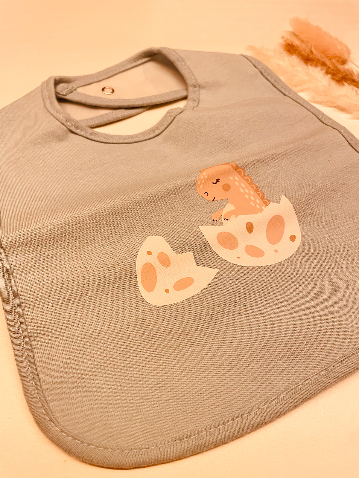 Lätzchen blau Dino Junge Baby