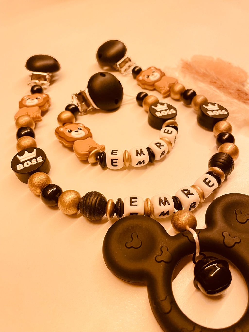 Schnullerkette Kinderwagenkette Löwe Boss schwarz gold personalisiert mit Namen