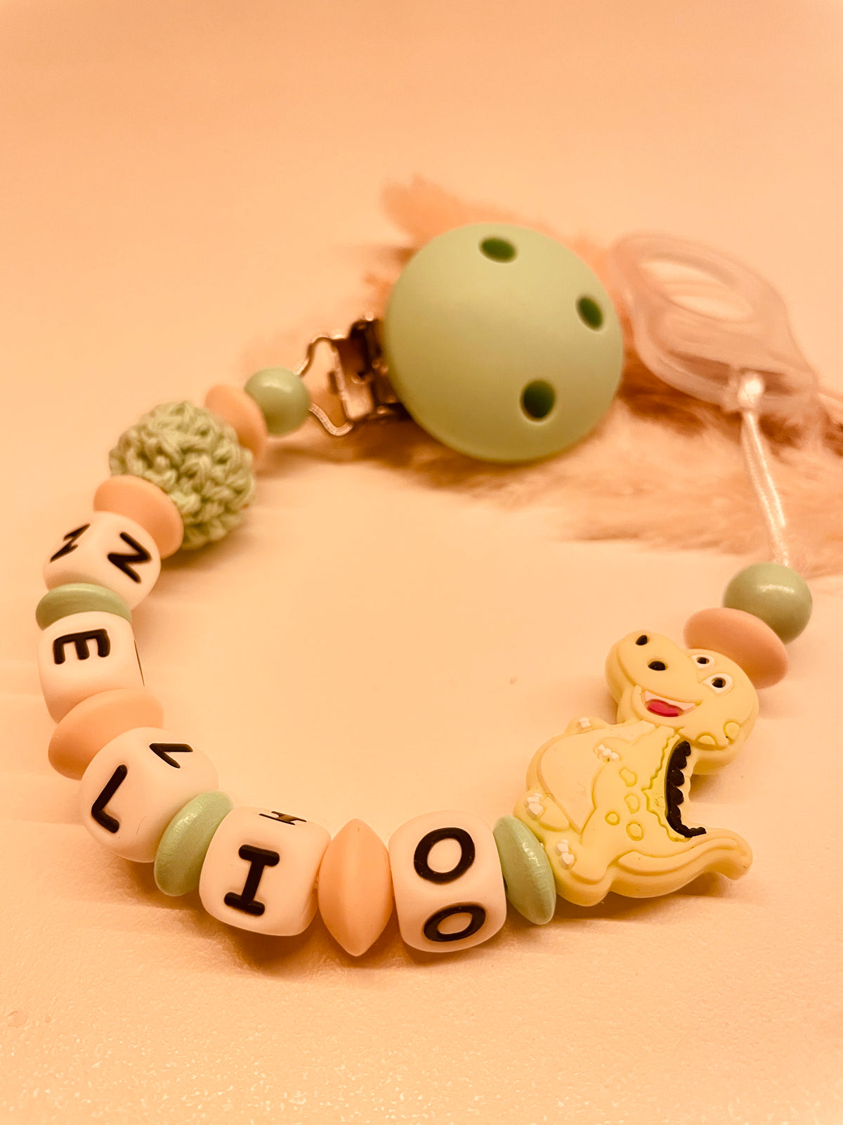Schnullerkette mit Namen personalisiert Dino beige mint