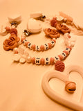 Schnullerkette Kinderwagenkette altrosa weiß Rose mit Schmetterling Mashallah personalisiert mit Namen Geschenk Baby Geburt Taufe