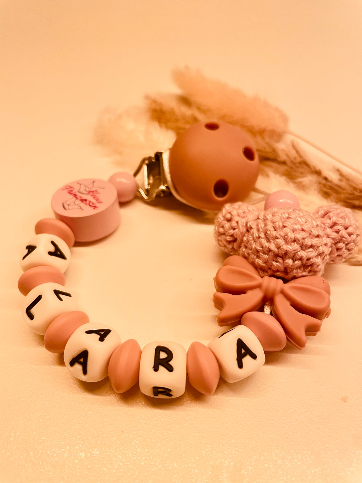 Schnullerkette personalisiert mit Namen Häkelmaus altrosa kleine Prinzessin 