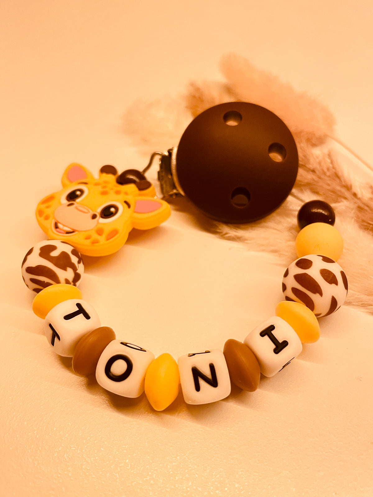 Schnullerkette mit Namen personalisiert Giraffe braun gelb Baby Geschenk