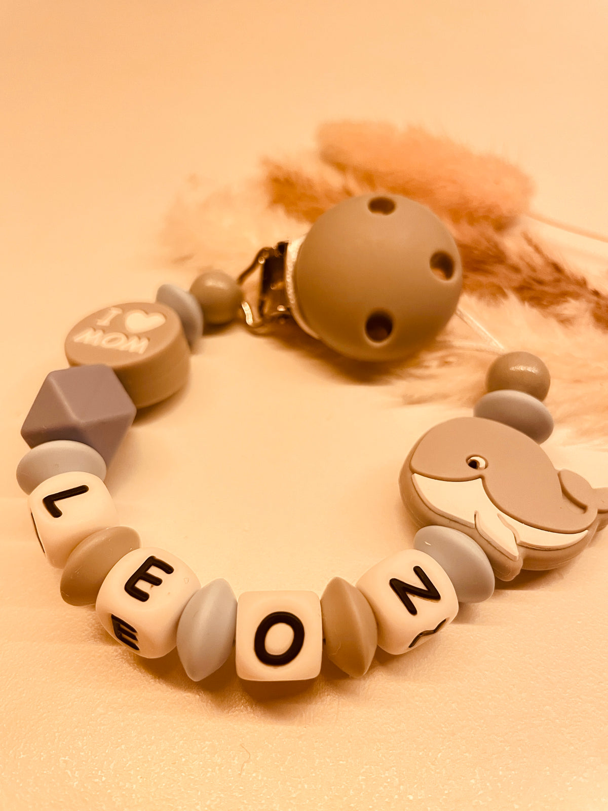 Schnullerkette personalisiert Wal blau grau I love Mom mit Namen Baby Geschenk