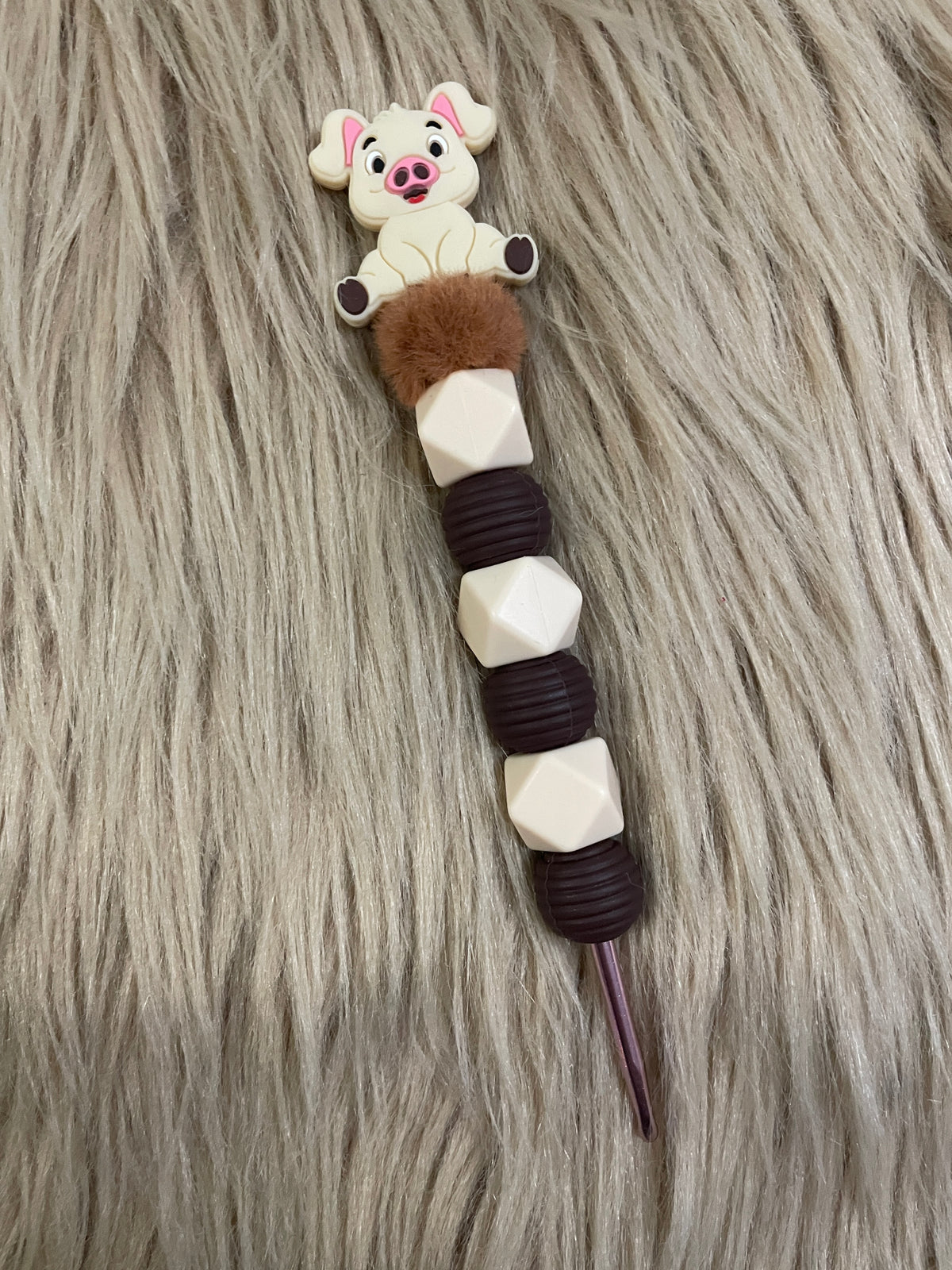 Häkelnadel Schwein braun beige Silikon ergonomisch Häkelzubehör mit Tiermotiv
