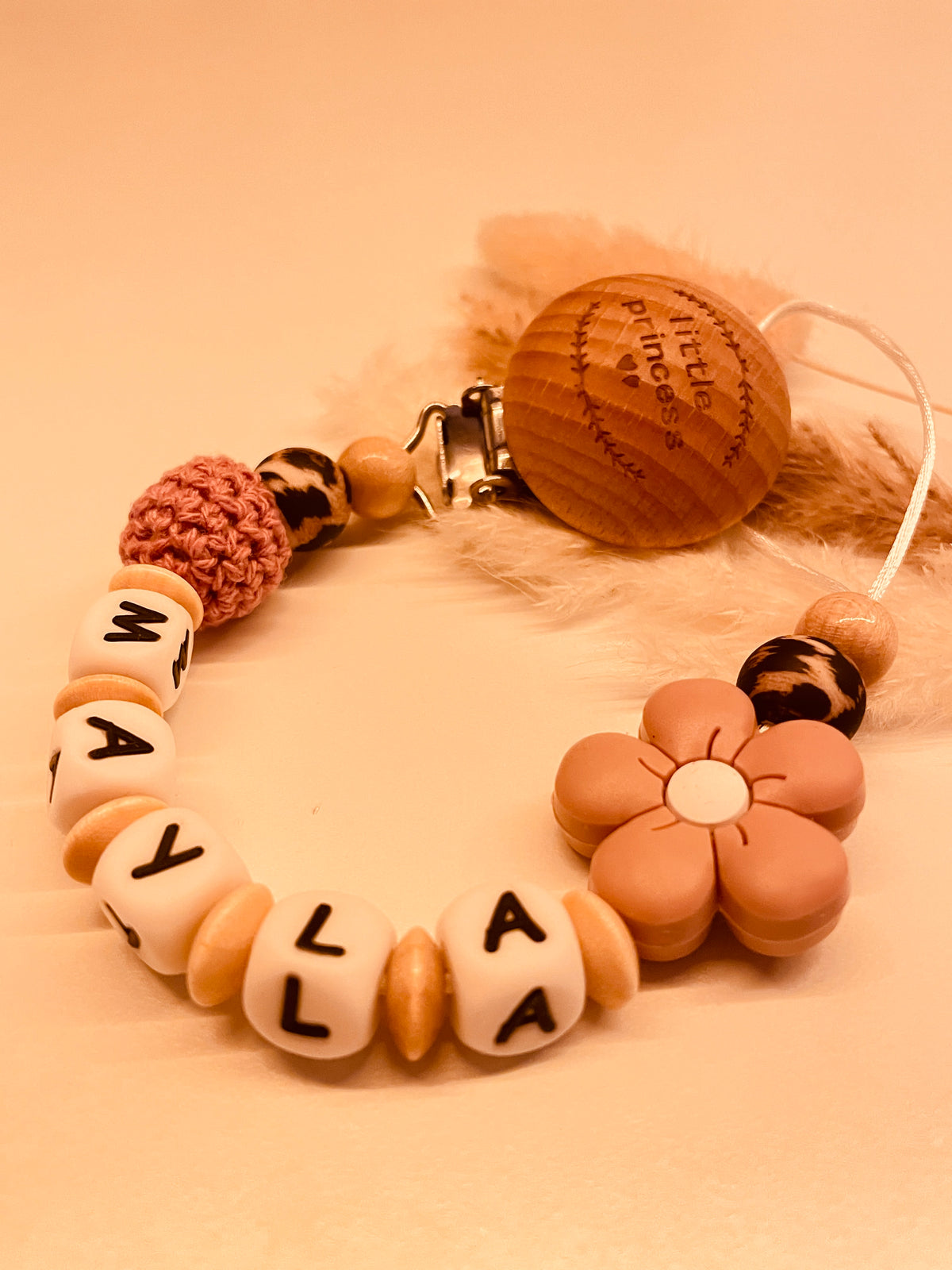 Schnullerkette personalisiert altrosa natur Leo little Princess