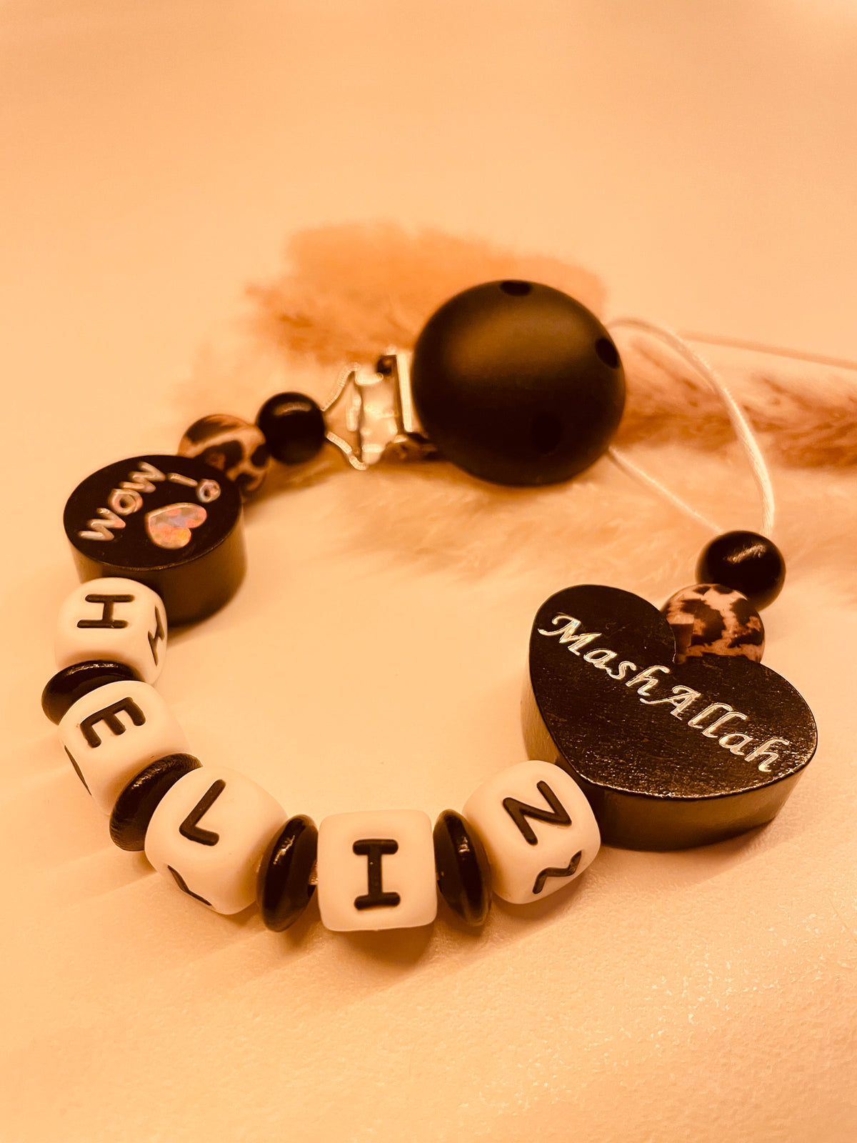 Schnullerkette mit Namen  personalisiert schwarz Leo Mashallah i love mom/dad