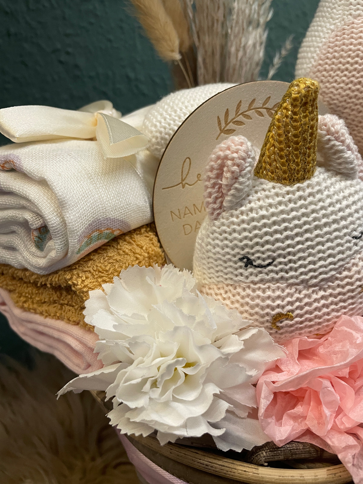 Windelkorb Einhorn komplett Set mit Häkeltier Häkelrassel personalisiert rosa Babygeschenk
