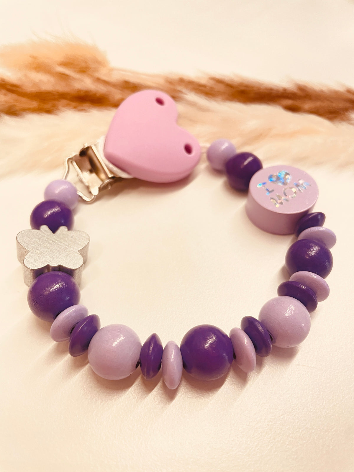 Abverkauf Schnullerkette flieder Schmetterling I love Mum/I love Dad, personalisierbar